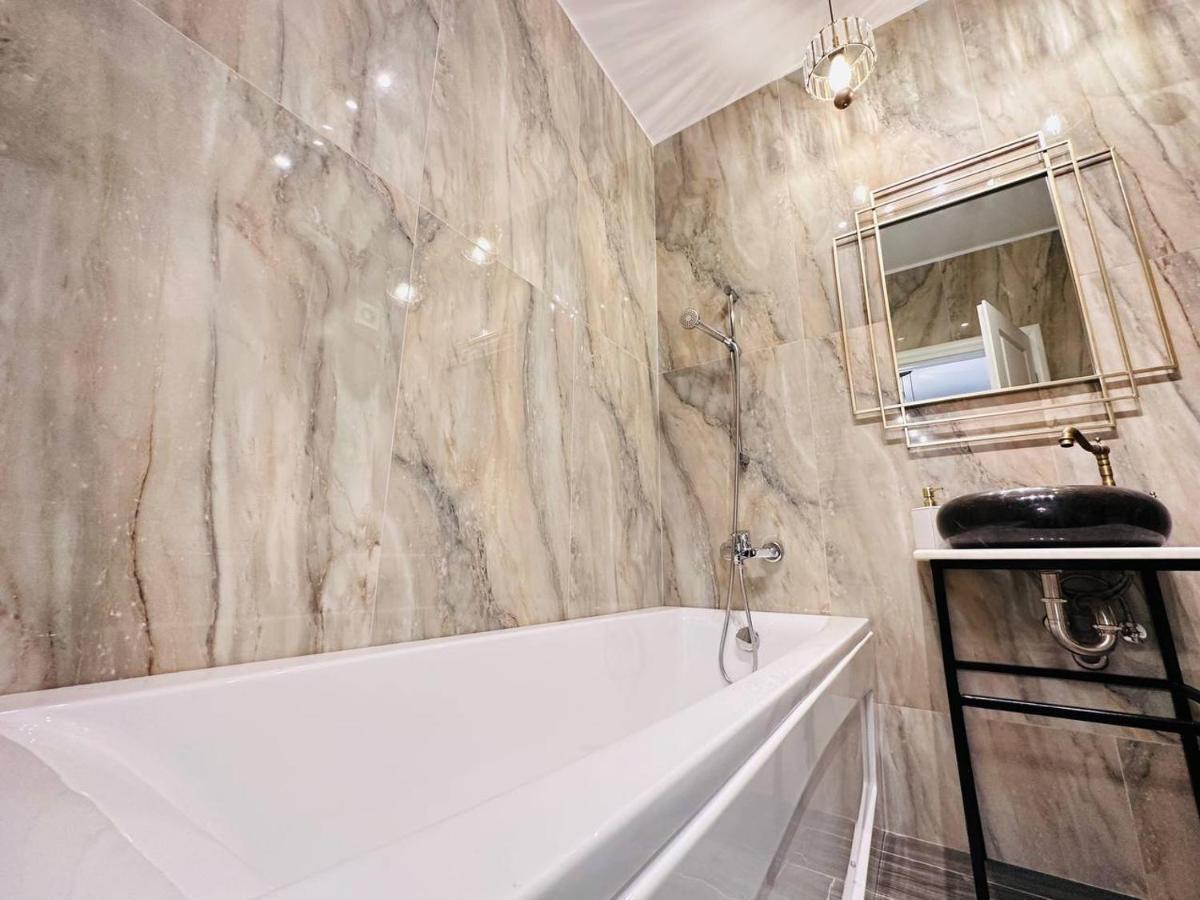 Happy Studio By Rh Living บูคาเรสต์ ภายนอก รูปภาพ